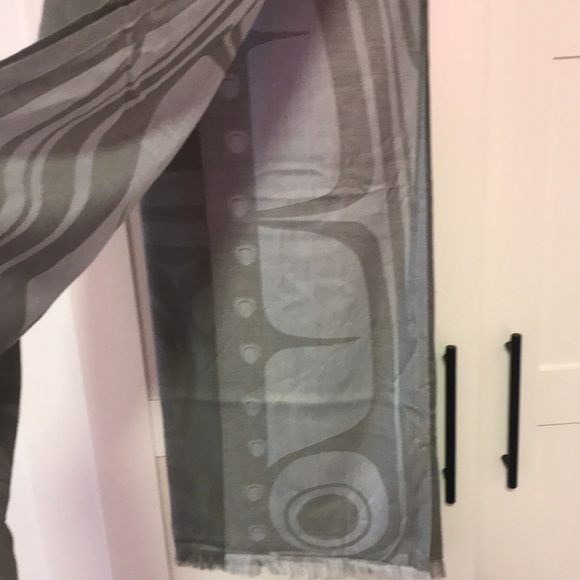 Raven design scarf/shawls - Picture 5 of 9